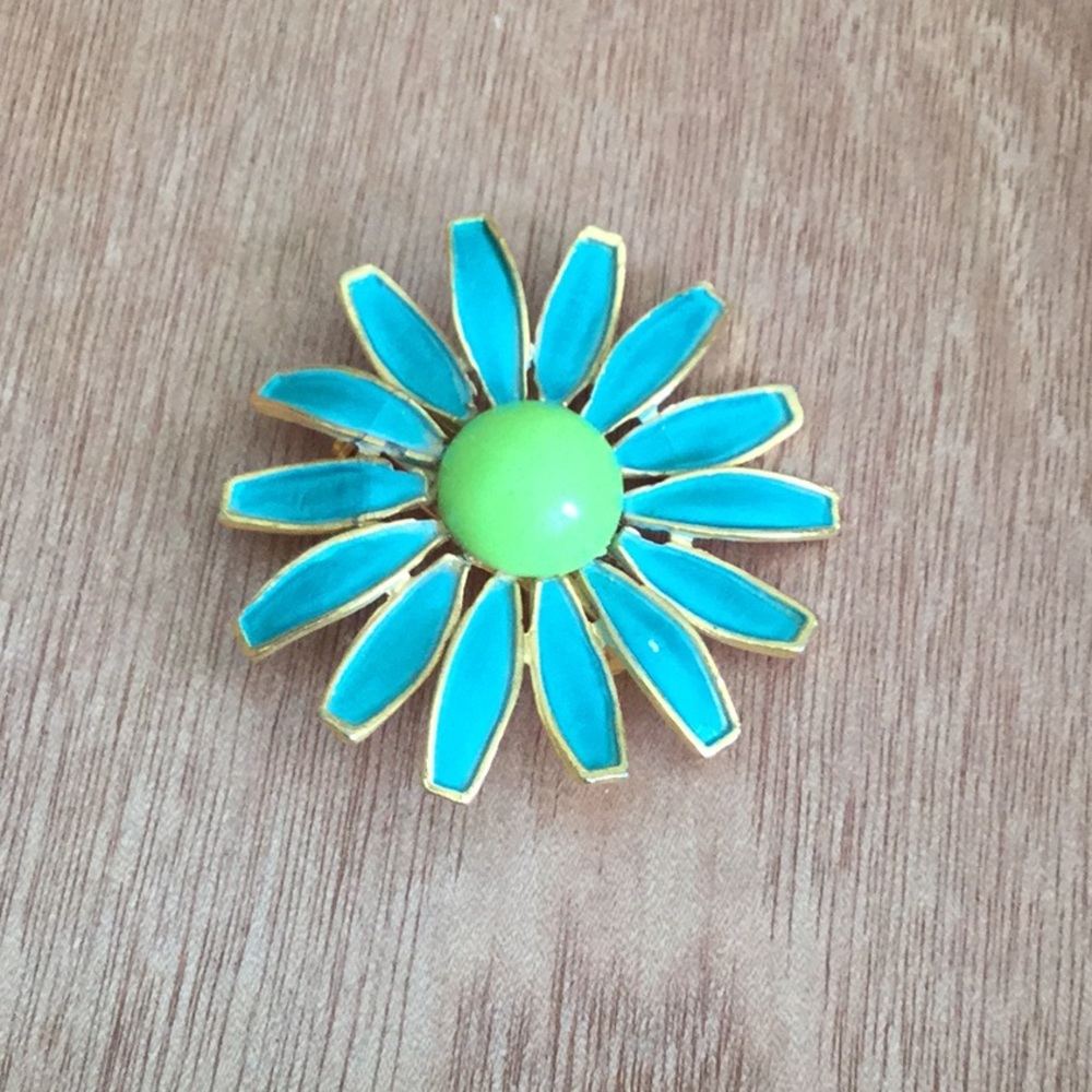 Vintage Weiss 1960s Floral Flower Broach Pin